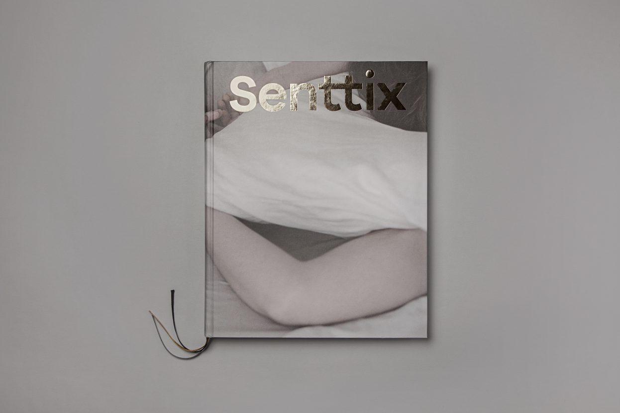 Catálogo Senttix donde se observa el stamping oro en la portada