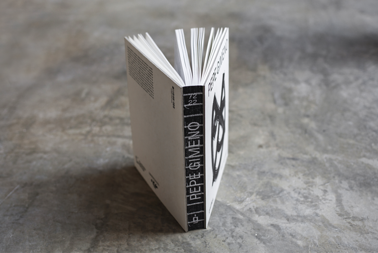 Encuadernación a lomo visto del libro «Diálogos Arte Diseño. 1972 → 2022» de Pepe Gimeno